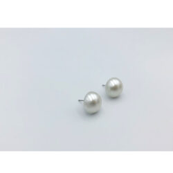 Women's Pearl Stud Earrings - Image 3